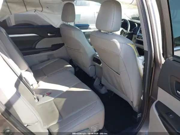 5TDKZRFH9KS560471 2019 TOYOTA HIGHLANDER - Image 8