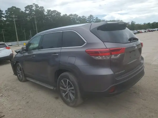 5TDKZRFH9KS561099 2019 TOYOTA HIGHLANDER - Image 2