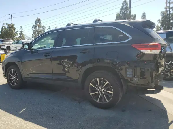 5TDKZRFH9KS563127 2019 TOYOTA HIGHLANDER - Image 2