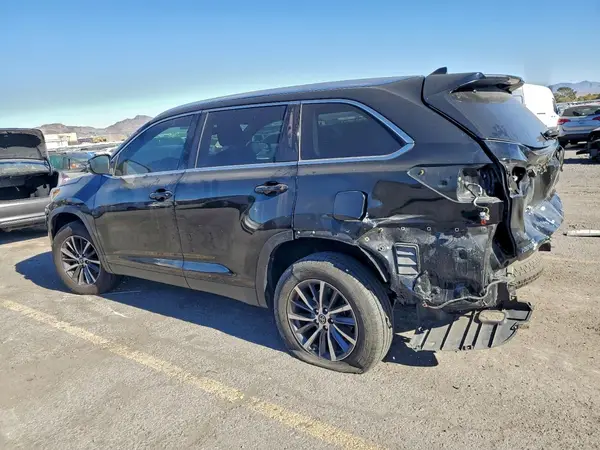 5TDKZRFH9KS565234 2019 TOYOTA HIGHLANDER - Image 2