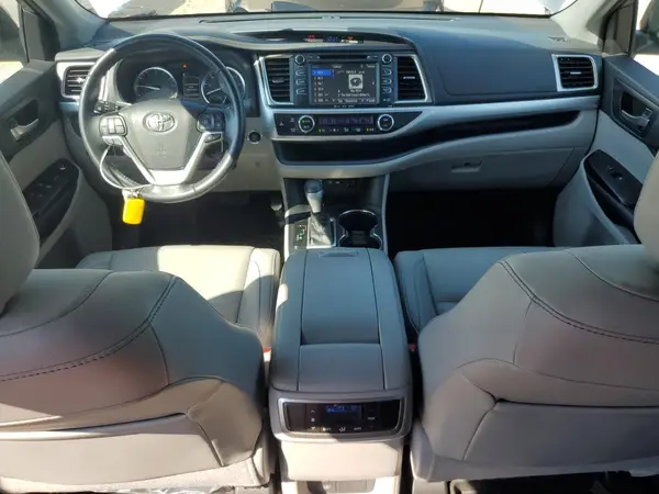 5TDKZRFH9KS565587 2019 TOYOTA HIGHLANDER - Image 8