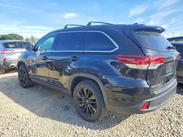 5TDKZRFH9KS570448 2019 TOYOTA HIGHLANDER - Image 2