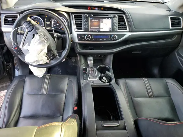 5TDKZRFH9KS570823 2019 TOYOTA HIGHLANDER - Image 8