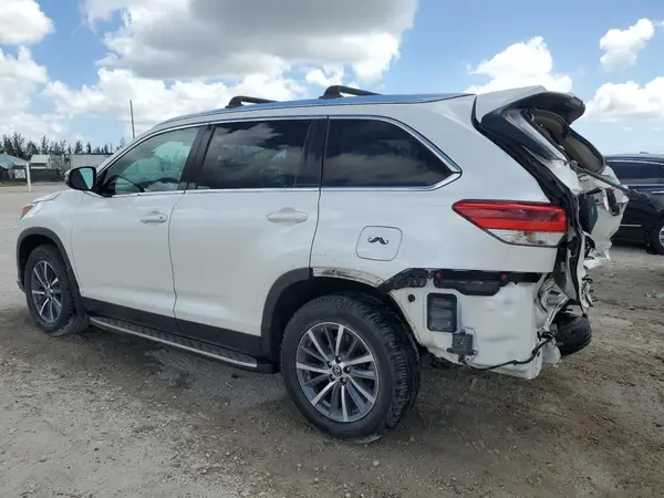 5TDKZRFH9KS570966 2019 TOYOTA HIGHLANDER - Image 2