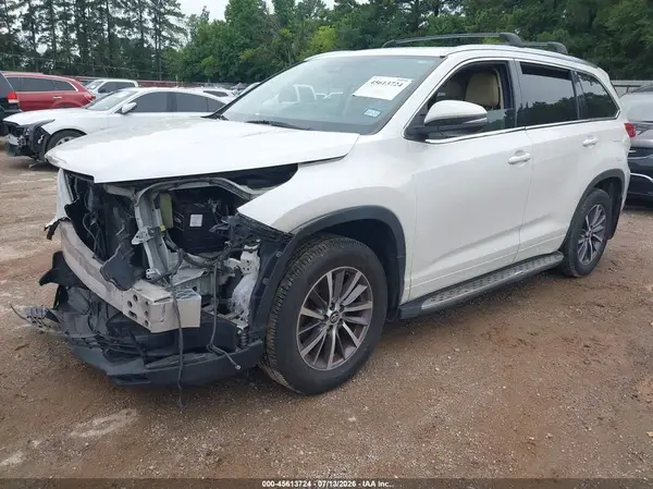5TDKZRFHXHS187756 2017 TOYOTA HIGHLANDER - Image 2