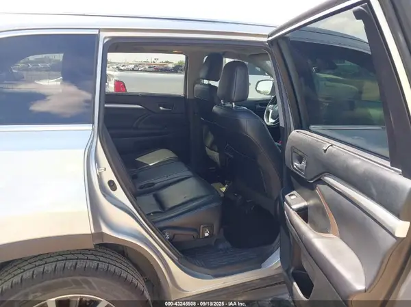 5TDKZRFHXHS188910 2017 TOYOTA HIGHLANDER - Image 8