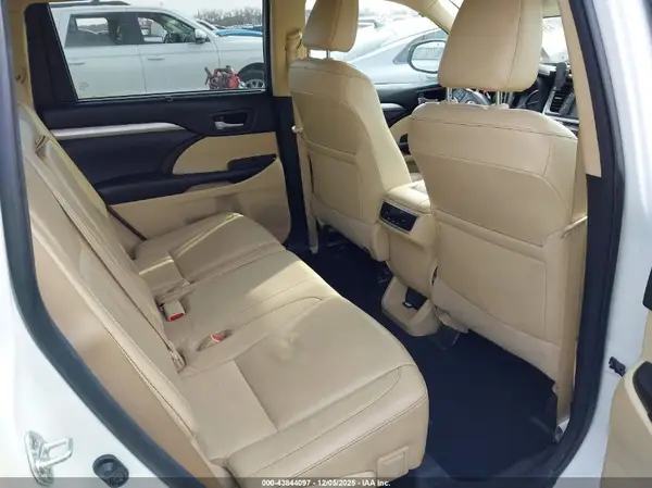 5TDKZRFHXHS189801 2017 TOYOTA HIGHLANDER - Image 8