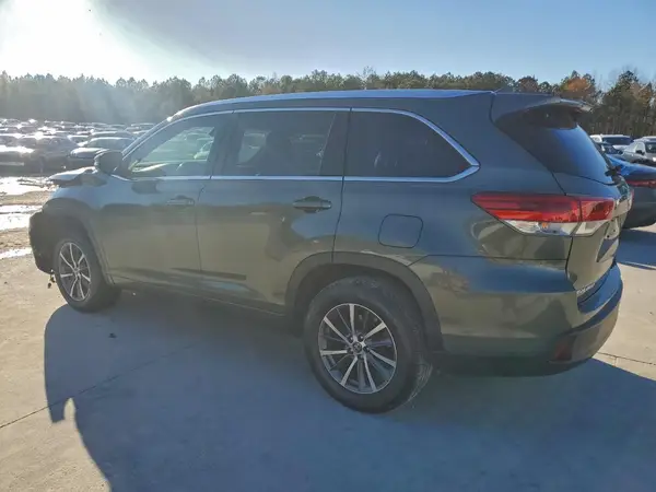 5TDKZRFHXHS199390 2017 TOYOTA HIGHLANDER - Image 2