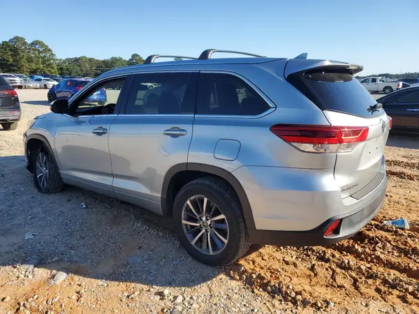 5TDKZRFHXHS507500 2017 TOYOTA HIGHLANDER - Image 2