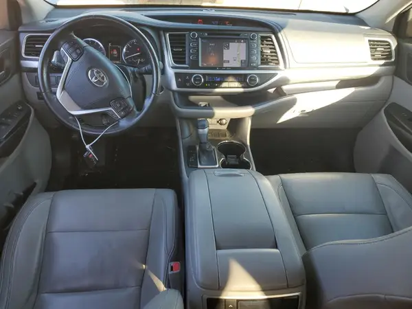 5TDKZRFHXHS507500 2017 TOYOTA HIGHLANDER - Image 8