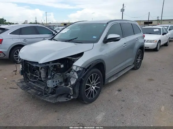 5TDKZRFHXHS508291 2017 TOYOTA HIGHLANDER - Image 2
