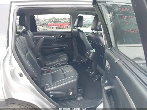 5TDKZRFHXHS508291 2017 TOYOTA HIGHLANDER - Image 8