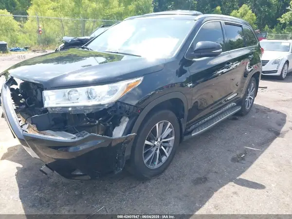 5TDKZRFHXHS509618 2017 TOYOTA HIGHLANDER - Image 2