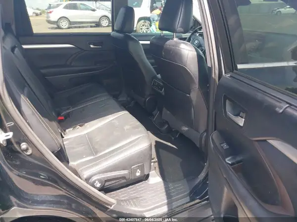 5TDKZRFHXHS509618 2017 TOYOTA HIGHLANDER - Image 8
