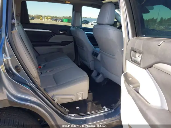 5TDKZRFHXHS509666 2017 TOYOTA HIGHLANDER - Image 8