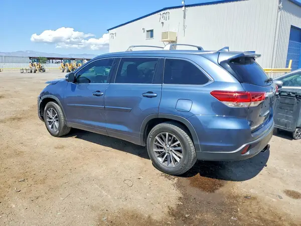 5TDKZRFHXHS510736 2017 TOYOTA HIGHLANDER - Image 2