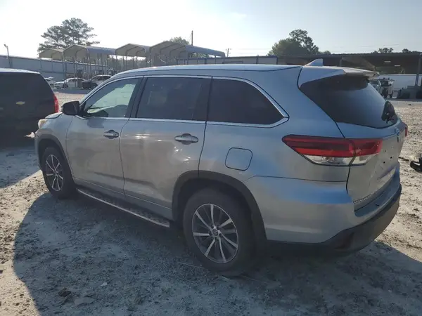 5TDKZRFHXHS510929 2017 TOYOTA HIGHLANDER - Image 2