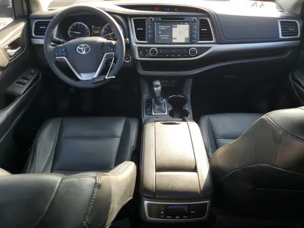 5TDKZRFHXHS510929 2017 TOYOTA HIGHLANDER - Image 8