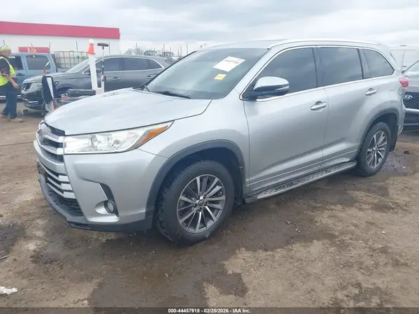 5TDKZRFHXHS511238 2017 TOYOTA HIGHLANDER - Image 2