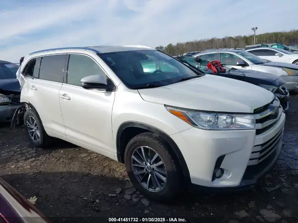 5TDKZRFHXHS512924 2017 TOYOTA HIGHLANDER - Image 1