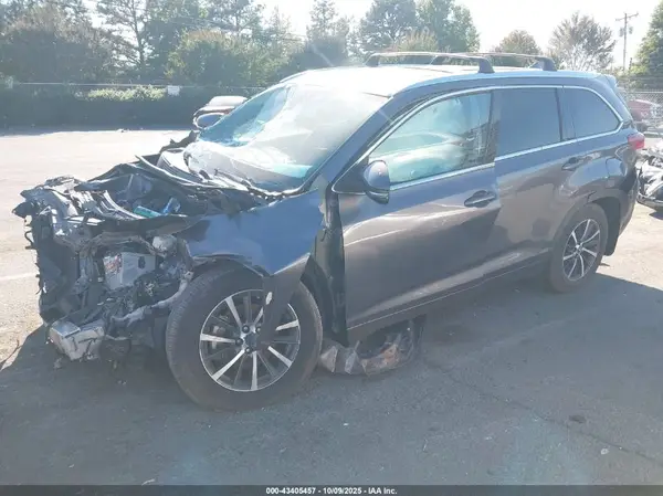 5TDKZRFHXHS515015 2017 TOYOTA HIGHLANDER - Image 2