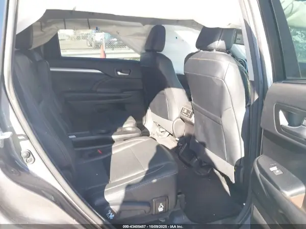 5TDKZRFHXHS515015 2017 TOYOTA HIGHLANDER - Image 8
