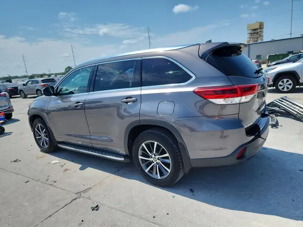 5TDKZRFHXHS515208 2017 TOYOTA HIGHLANDER - Image 2