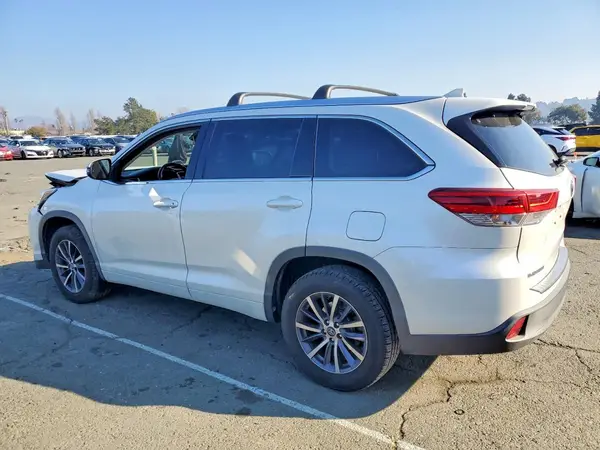5TDKZRFHXHS516391 2017 TOYOTA HIGHLANDER - Image 2