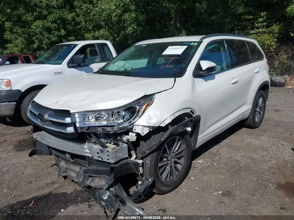 5TDKZRFHXHS518383 2017 TOYOTA HIGHLANDER - Image 2