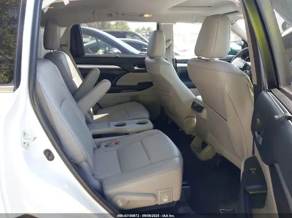 5TDKZRFHXHS518383 2017 TOYOTA HIGHLANDER - Image 8