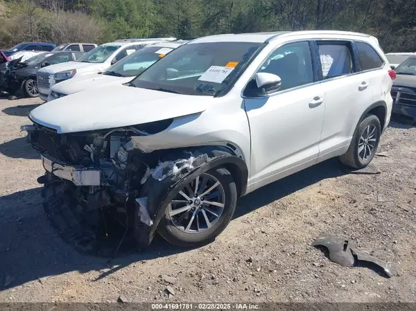5TDKZRFHXHS518660 2017 TOYOTA HIGHLANDER - Image 2