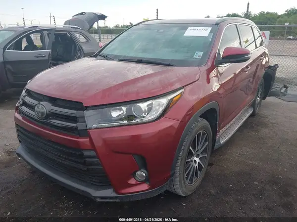 5TDKZRFHXHS519050 2017 TOYOTA HIGHLANDER - Image 2