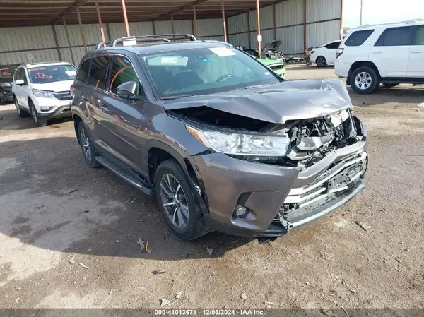 5TDKZRFHXHS519906 2017 TOYOTA HIGHLANDER - Image 1