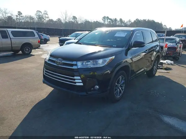 5TDKZRFHXHS520554 2017 TOYOTA HIGHLANDER - Image 2