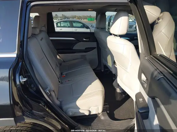 5TDKZRFHXHS520554 2017 TOYOTA HIGHLANDER - Image 8