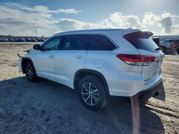 5TDKZRFHXHS520571 2017 TOYOTA HIGHLANDER - Image 2