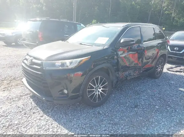 5TDKZRFHXHS520893 2017 TOYOTA HIGHLANDER - Image 2