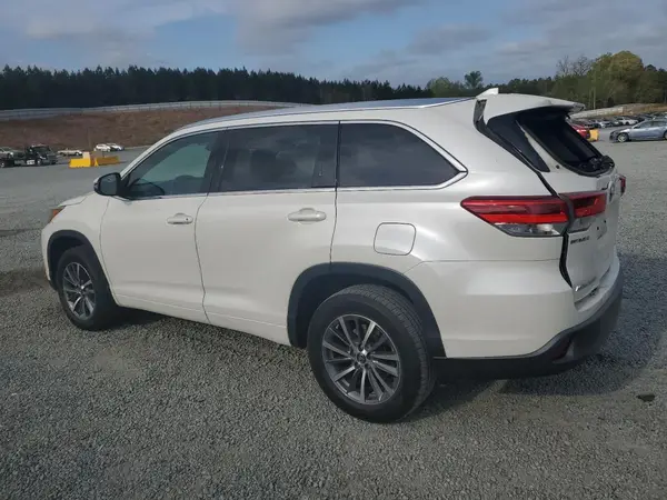 5TDKZRFHXHS520988 2017 TOYOTA HIGHLANDER - Image 2