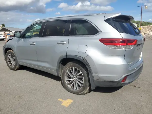 5TDKZRFHXHS522448 2017 TOYOTA HIGHLANDER - Image 2
