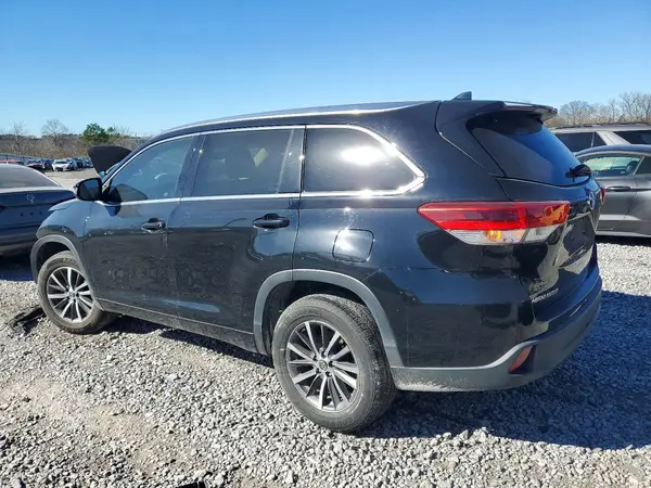 5TDKZRFHXHS523700 2017 TOYOTA HIGHLANDER - Image 2