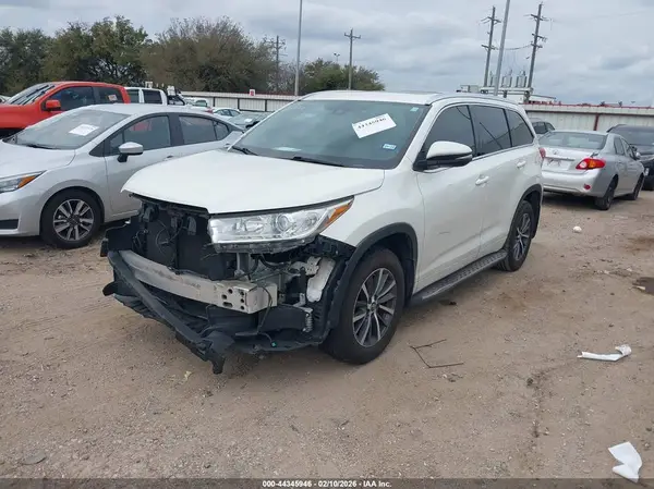 5TDKZRFHXHS524314 2017 TOYOTA HIGHLANDER - Image 2