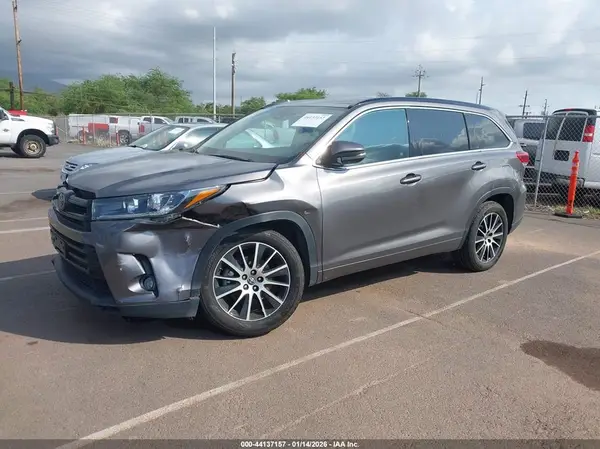 5TDKZRFHXHS526502 2017 TOYOTA HIGHLANDER - Image 2