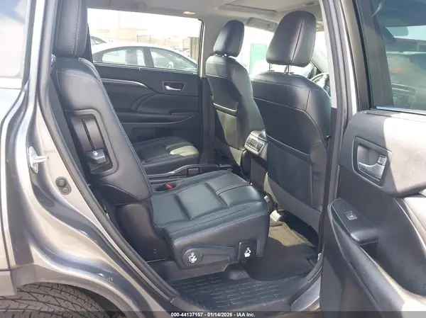 5TDKZRFHXHS526502 2017 TOYOTA HIGHLANDER - Image 8