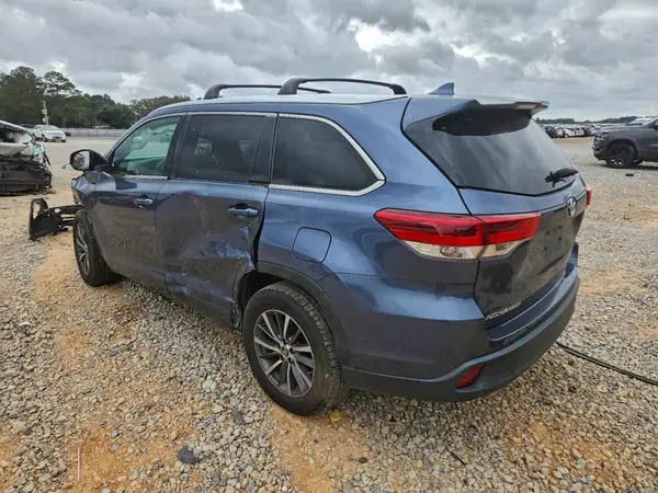 5TDKZRFHXJS247623 2018 TOYOTA HIGHLANDER - Image 2