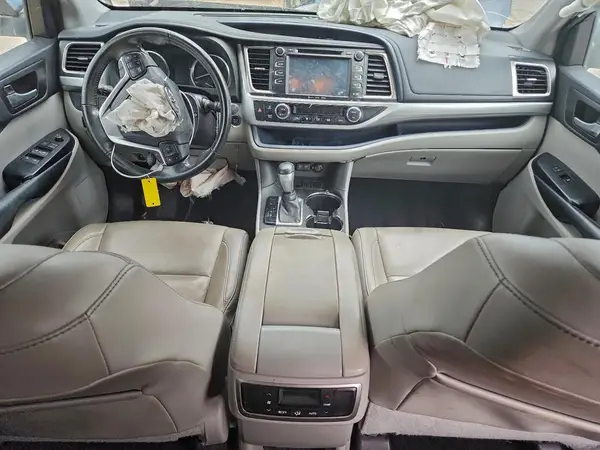 5TDKZRFHXJS247623 2018 TOYOTA HIGHLANDER - Image 8