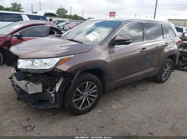 5TDKZRFHXJS248691 2018 TOYOTA HIGHLANDER - Image 2