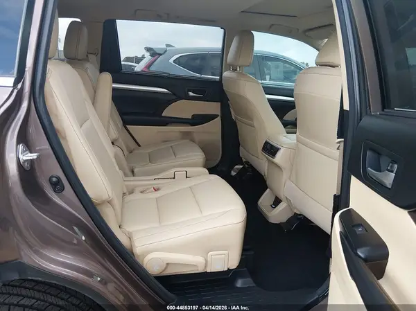 5TDKZRFHXJS248691 2018 TOYOTA HIGHLANDER - Image 8