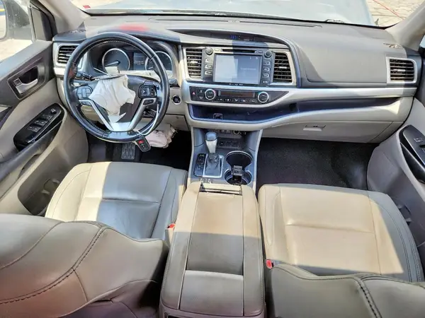 5TDKZRFHXJS257875 2018 TOYOTA HIGHLANDER - Image 8