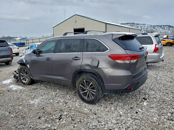 5TDKZRFHXJS258508 2018 TOYOTA HIGHLANDER - Image 2