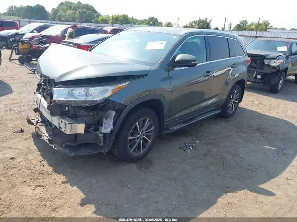 5TDKZRFHXJS259187 2018 TOYOTA HIGHLANDER - Image 2
